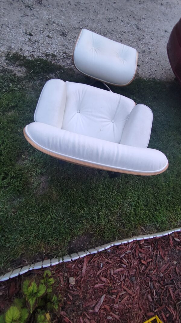 luxurious Lounge Chair with Footstool - Image 2
