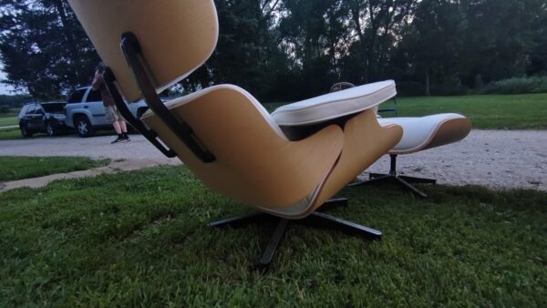 luxurious Lounge Chair with Footstool - Image 3